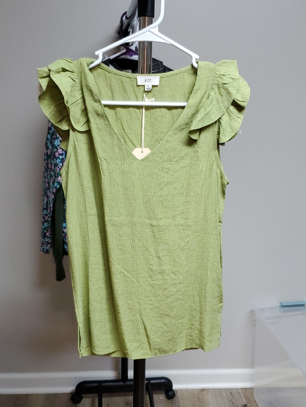 Effortless Ruffle Sleeve V-Neck Top - Green
